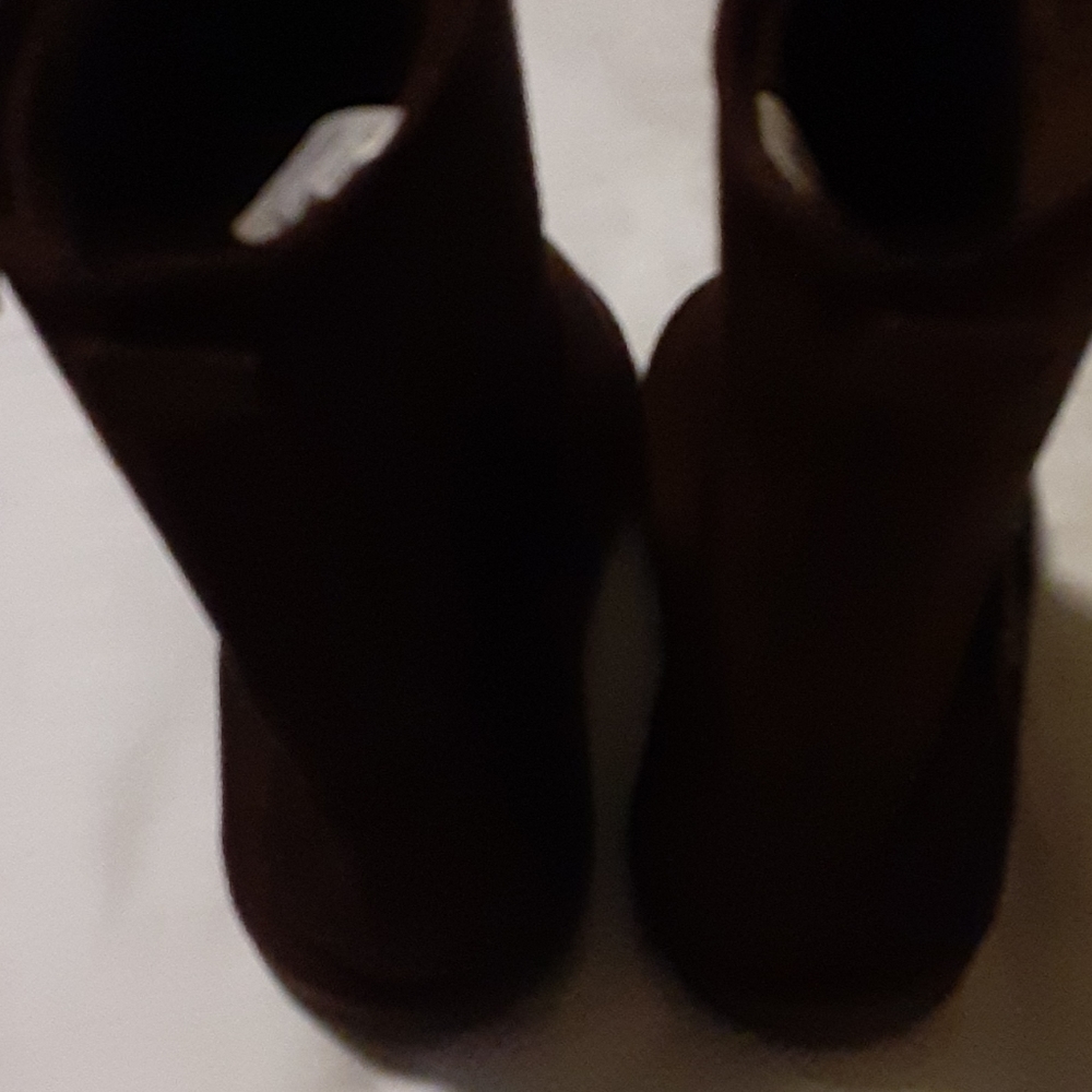 Boots - Picture 4 of 5